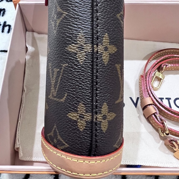 Louis Vuitton Fold Me Pouch - Picture 4 of 16